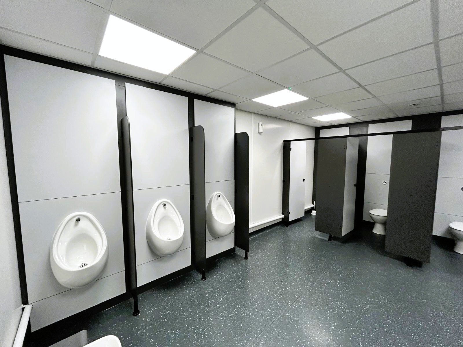 commercial toilet cubicles for UK washroom projects