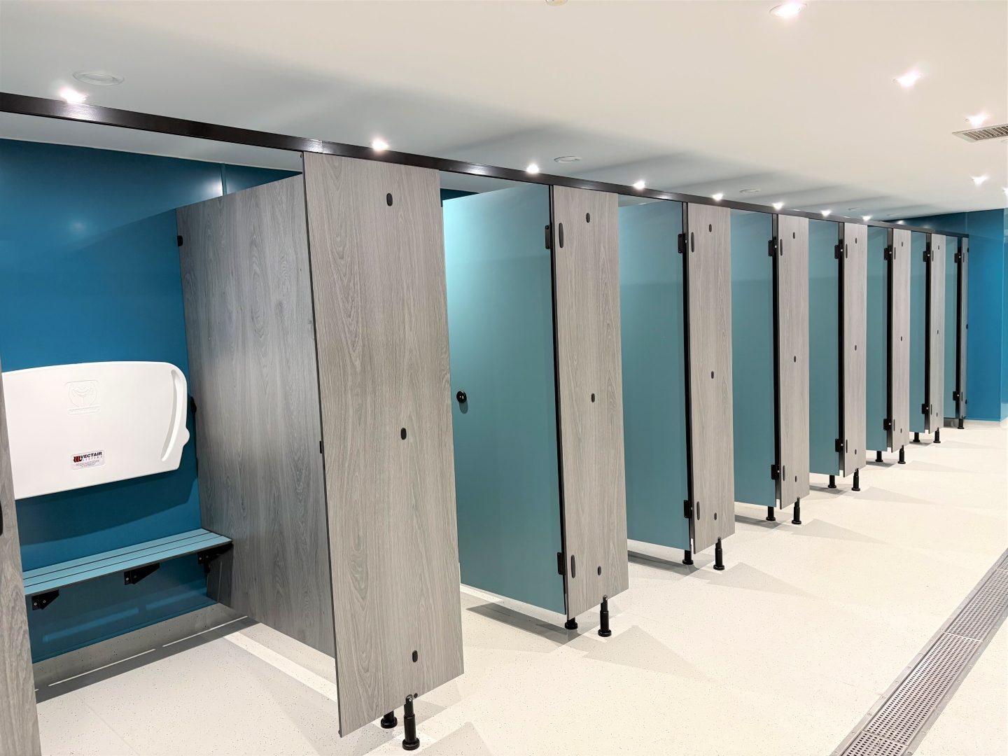 Mirage SGL changing cubicle frontage for leisure centres