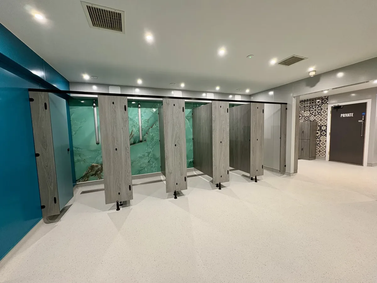 parkholidaysamblelinksshowercubiclesmirage