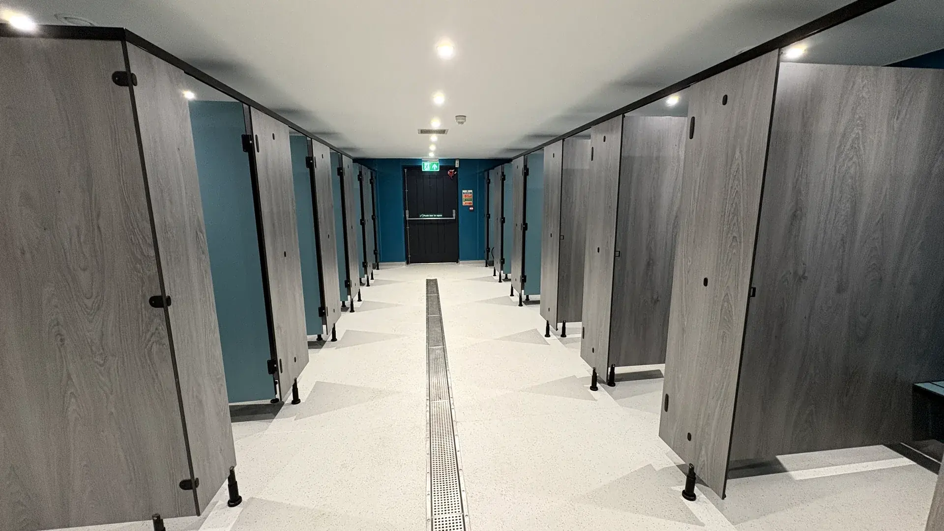 Bespoke toilet cubicles for commercial washroom projects